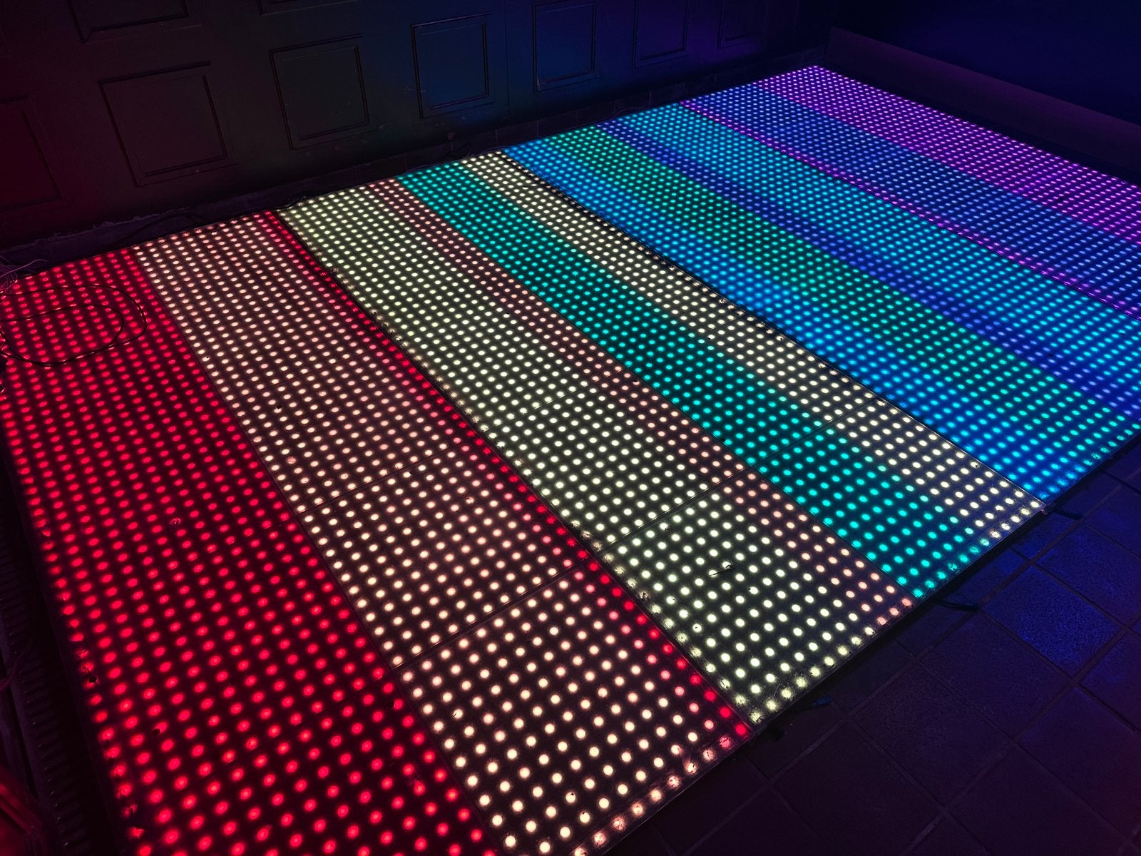 Verlichte LED dansvloer 2,5 bij 4 meter , met beschermplaten, Ophalen, Gebruikt, Licht, Kleur