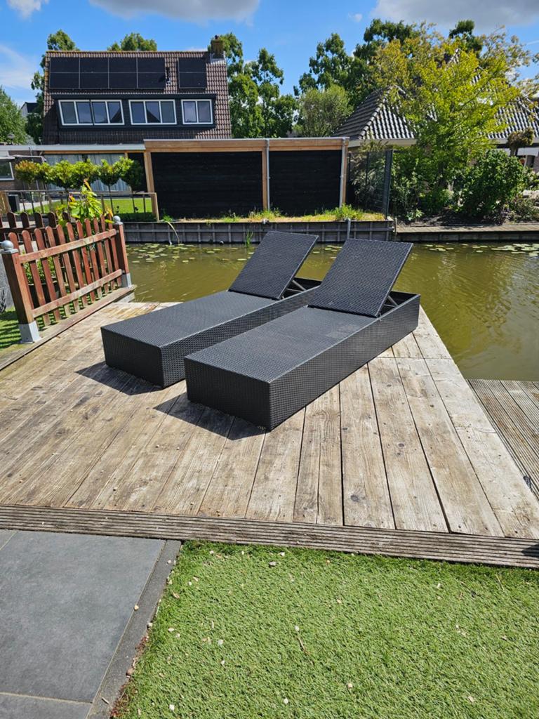 2x luxe zwarte wicker ligbedden, Tuin en Terras, Ligbedden, Ophalen, Zo goed als nieuw, Wicker, Verstelbaar
