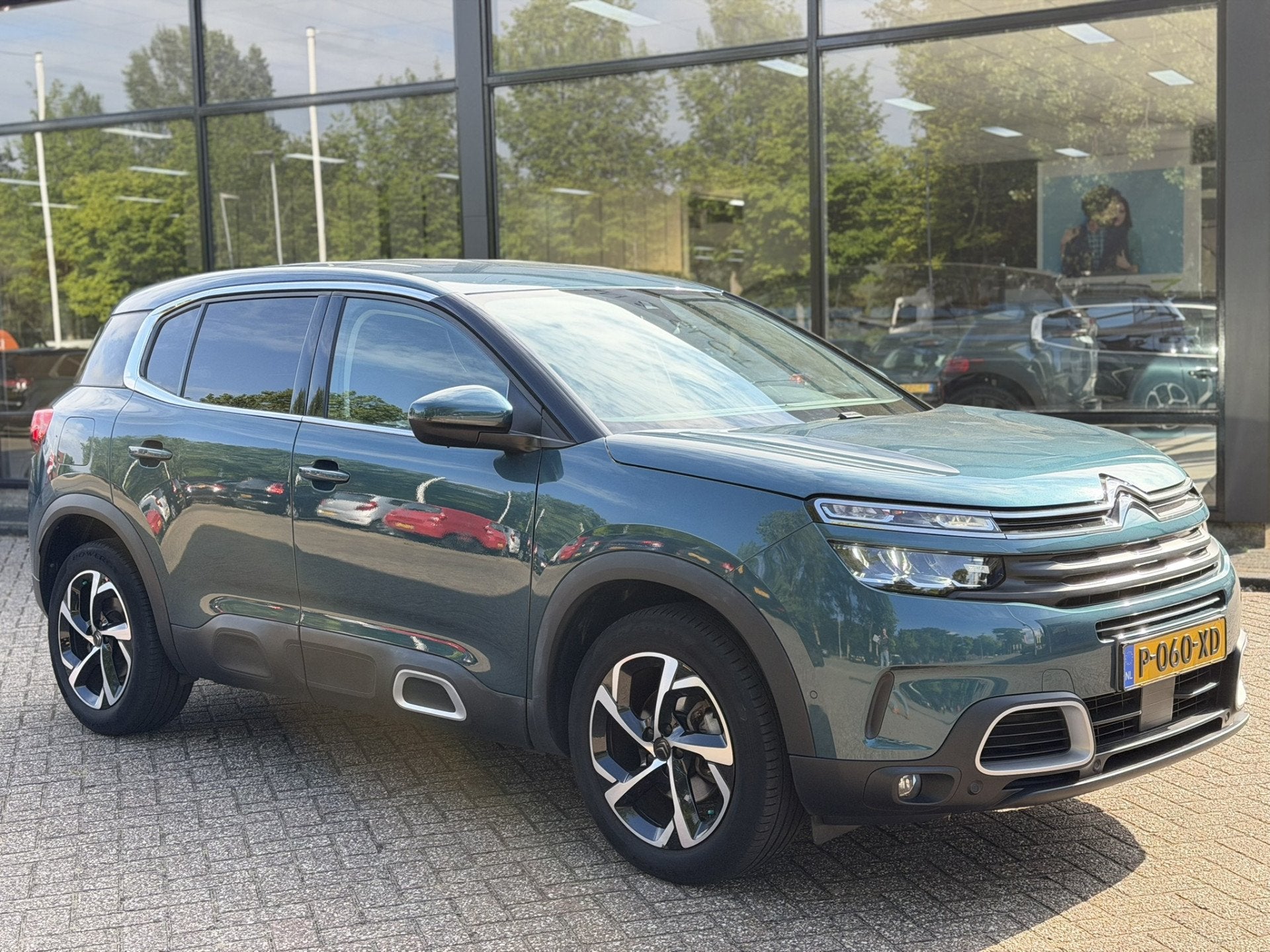 Citroën C5 Aircross 130pk Automaat Business Navigatie | Cam, Dealer onderhouden, Gebruikt, 1199 cc, C5 Aircross