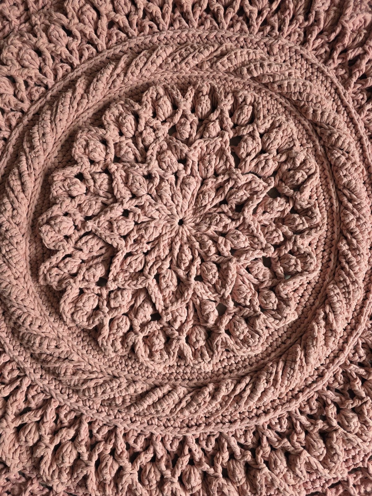 Carpet handmade, Rond, Ophalen of Verzenden, Zo goed als nieuw, Roze