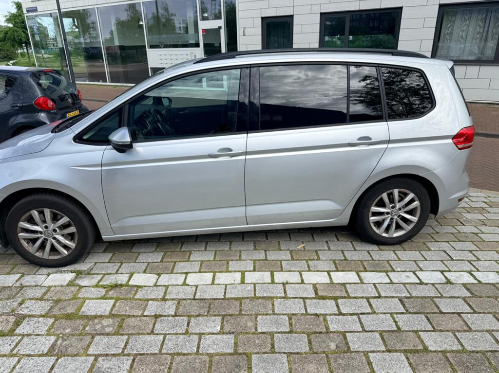 Volkswagen Touran 1.6 TDI 81KW/110PK 7-DSG 2016 Grijs, Auto's, 7 stoelen, 23 km/l, Origineel Nederlands, Diesel