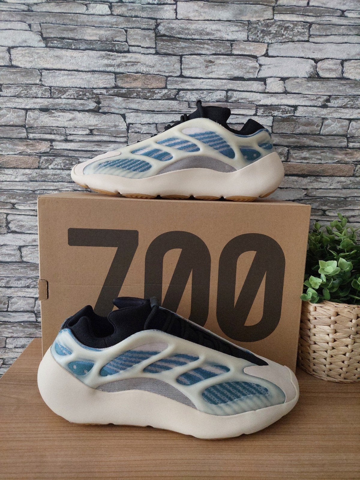 Yeezy 700 V3 / 47 1/3, Kleding | Heren, Schoenen, Blauw, Nieuw, Ophalen of Verzenden, Sneakers of Gympen