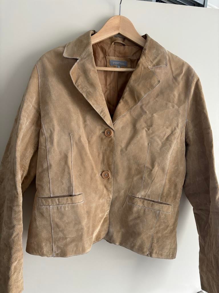 Suede blazer beige 42/44, Kleding | Dames, Jasjes, Kostuums en Pakken, Ophalen of Verzenden, Gedragen, Maat 42/44 (L), Beige