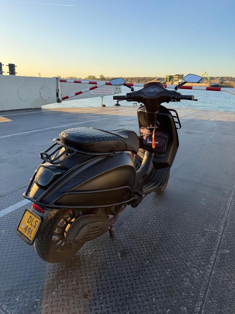 Vespa sprint 187cc, Fietsen en Brommers, Scooters | Vespa, Zo goed als nieuw, Overige modellen, Benzine, Ophalen