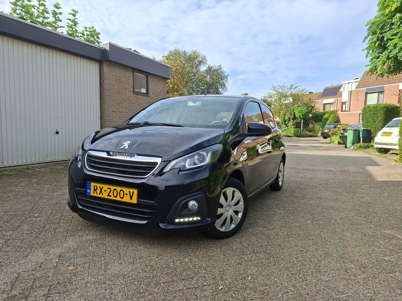 Peugeot 108 1.0 12V E-vti  5DR 2018 Zwart airco elec ramen, Auto's, Voorwielaandrijving, 4 stoelen, Zwart, Origineel Nederlands