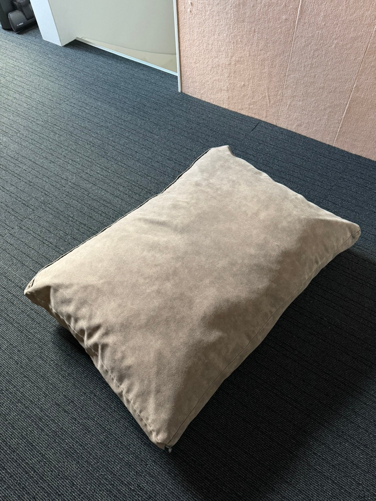 Maxxnobel hondenkussen bruin taupe orthopedisch leder look, Dieren en Toebehoren, Ophalen, Zo goed als nieuw, Leer