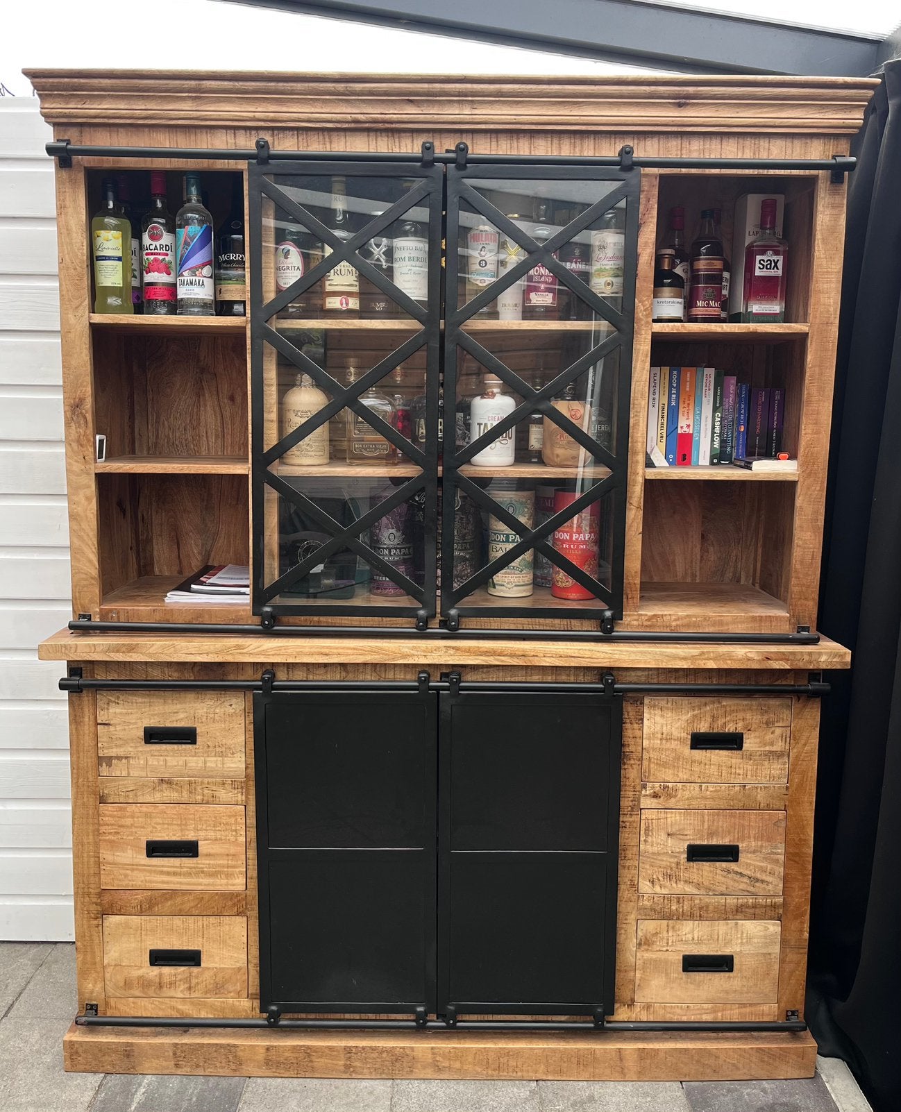 Mangohouten Buffetkast Denver, Huis en Inrichting, Kasten | Buffetkasten, Ophalen, Met plank(en), Zo goed als nieuw, Mango hout industrieel