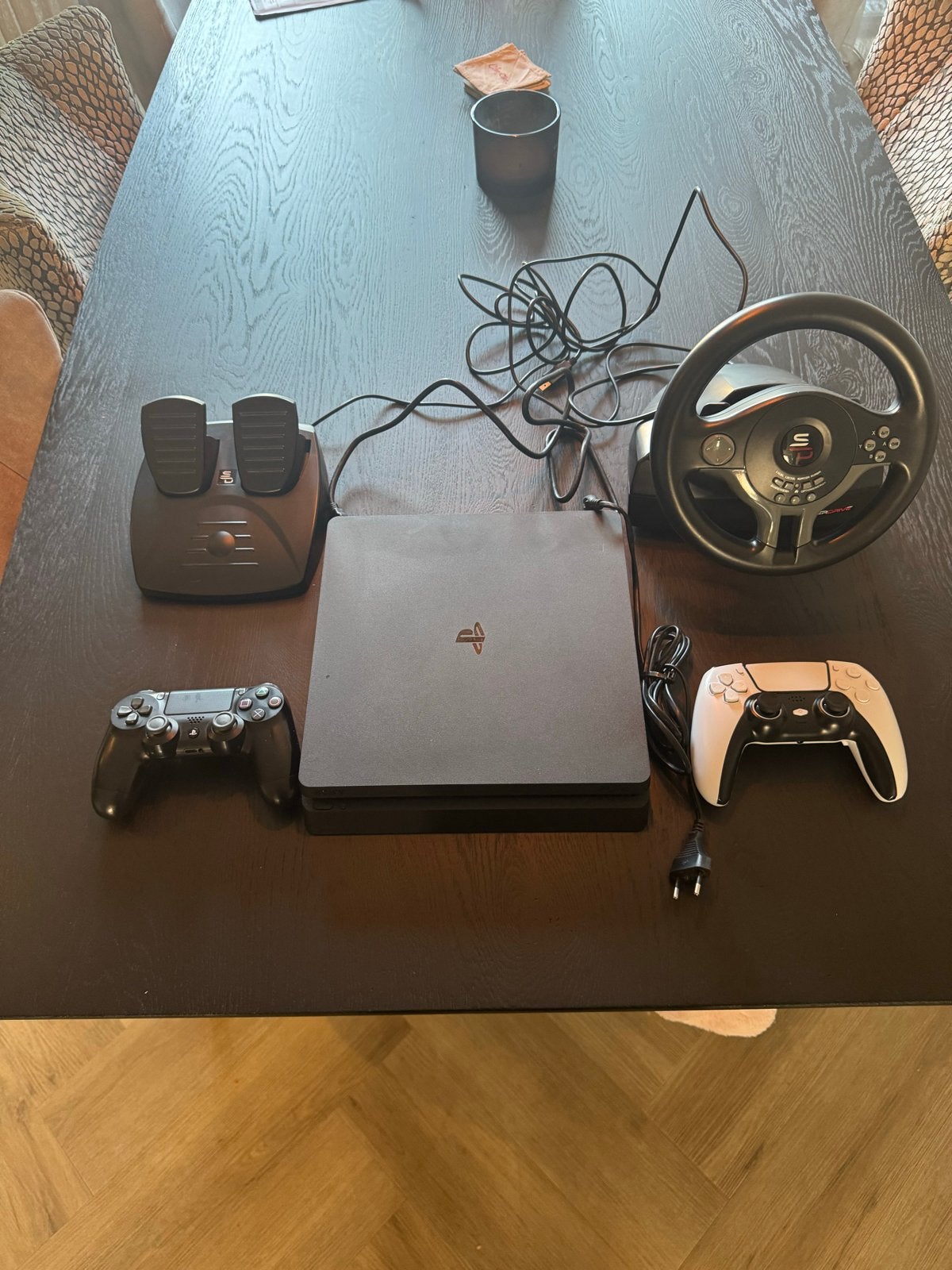 PS4 Slim met 2 controllers en racestuur, Ophalen, Met 2 controllers, Slim, 500 GB