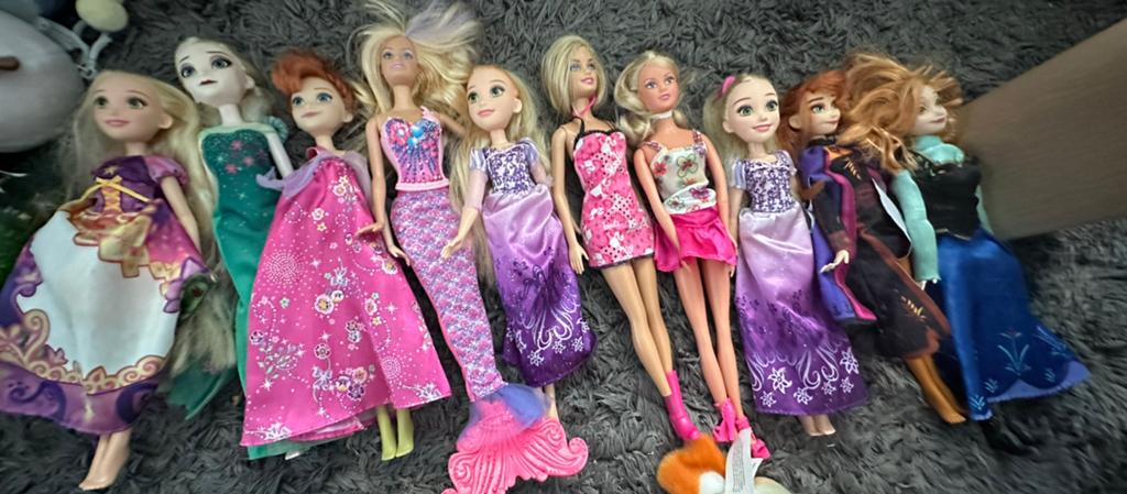 Barbie poppen Frozen Rapunsel, Ophalen of Verzenden, Zo goed als nieuw, Barbie