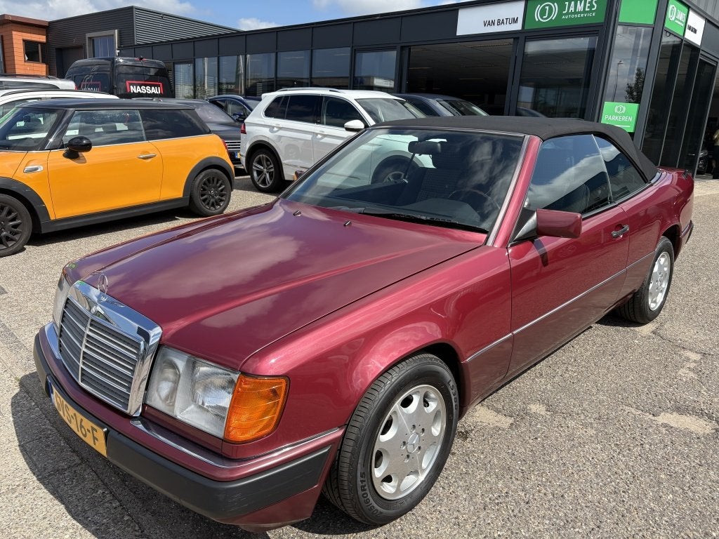 Mercedes-Benz E-Klasse 200-500 Cabrio 300 CE-24 (bj 1992), Auto's, Oldtimers, Automaat, Stof, Cabriolet, 4 stoelen