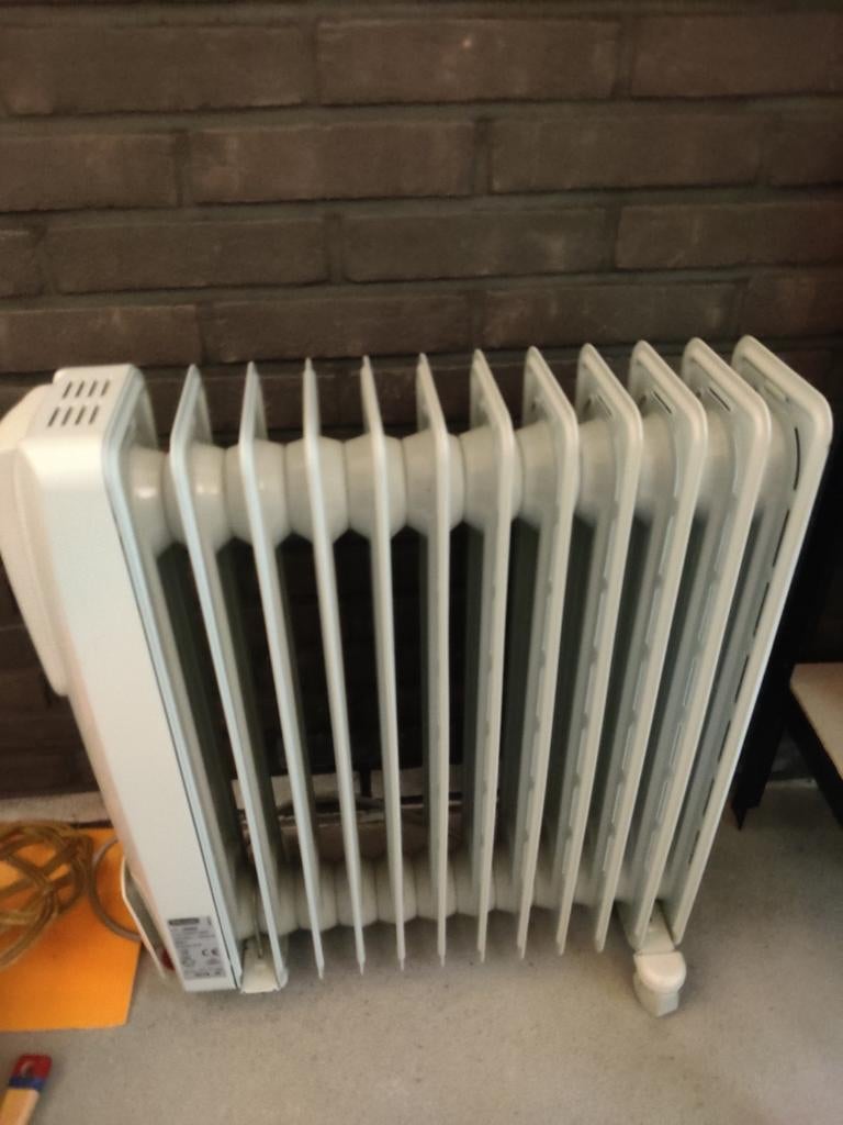 DeLonghi Oliegevulde Radiator 2500W - Type KH771225, Ophalen, 30 tot 80 cm, Gebruikt, Radiator