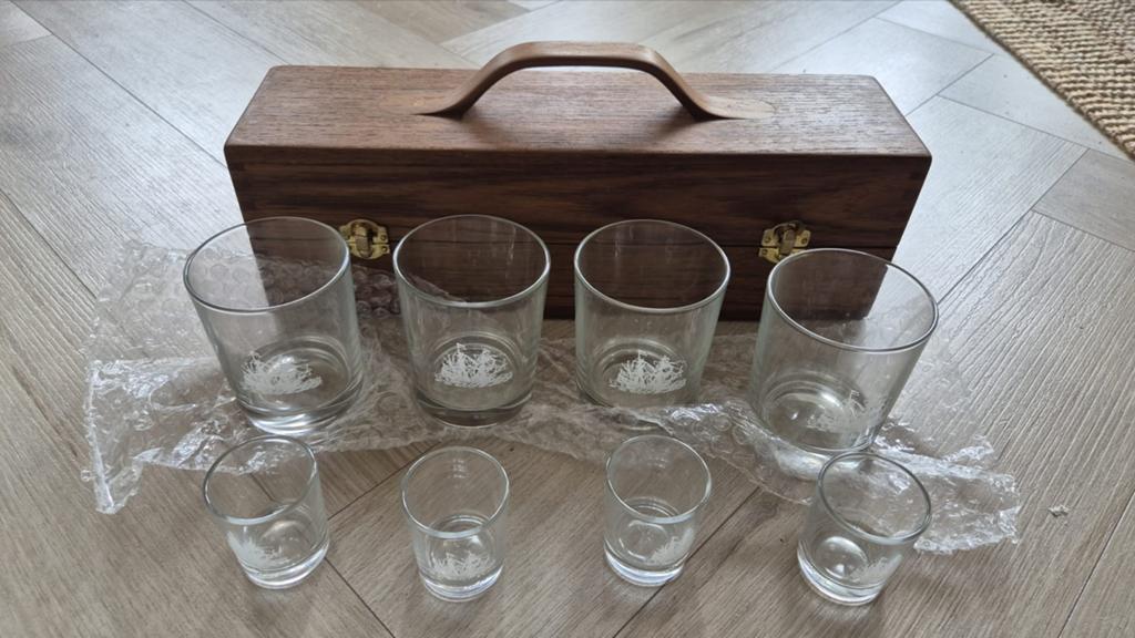 Captains bar. Whiskey en shotglazen. Nieuw, Hout, Ophalen of Verzenden, Overige typen, Gebruikt