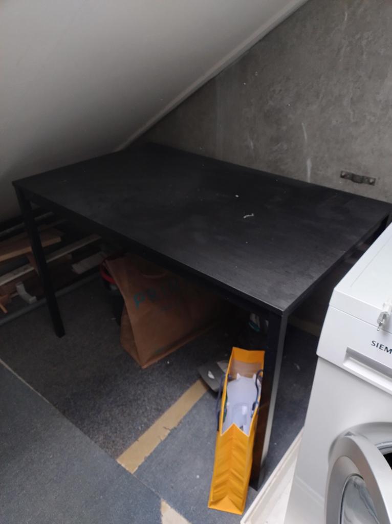 Zwarte IKEA tafel SANDSBERG, Huis en Inrichting, Tafels | Statafels, Ophalen