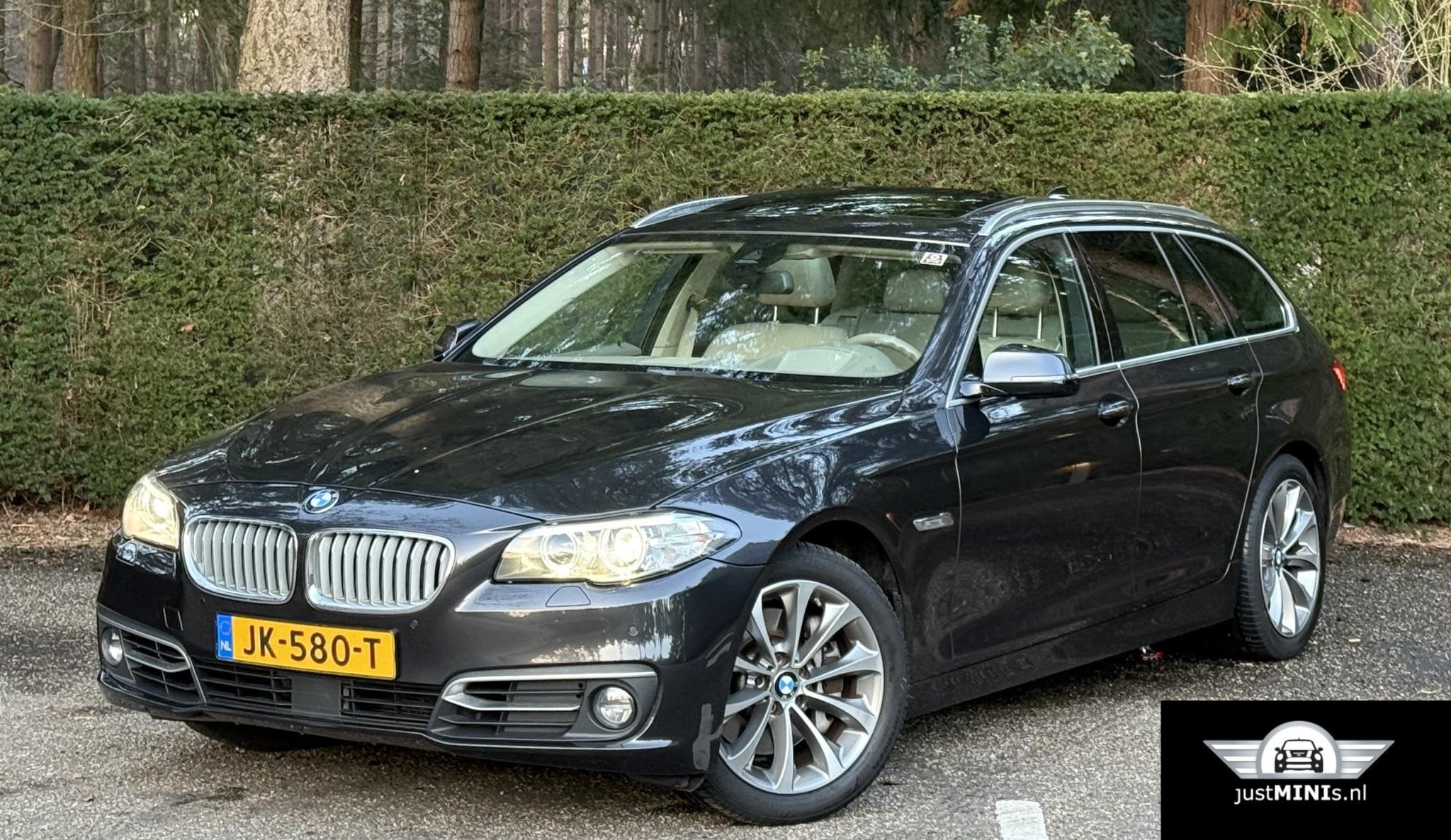BMW 530xd High Executive touring AUT PANO HUD 4X4 LEDER FACE, Auto's, BMW, Automaat, Gebruikt, 2993 cc, Diesel