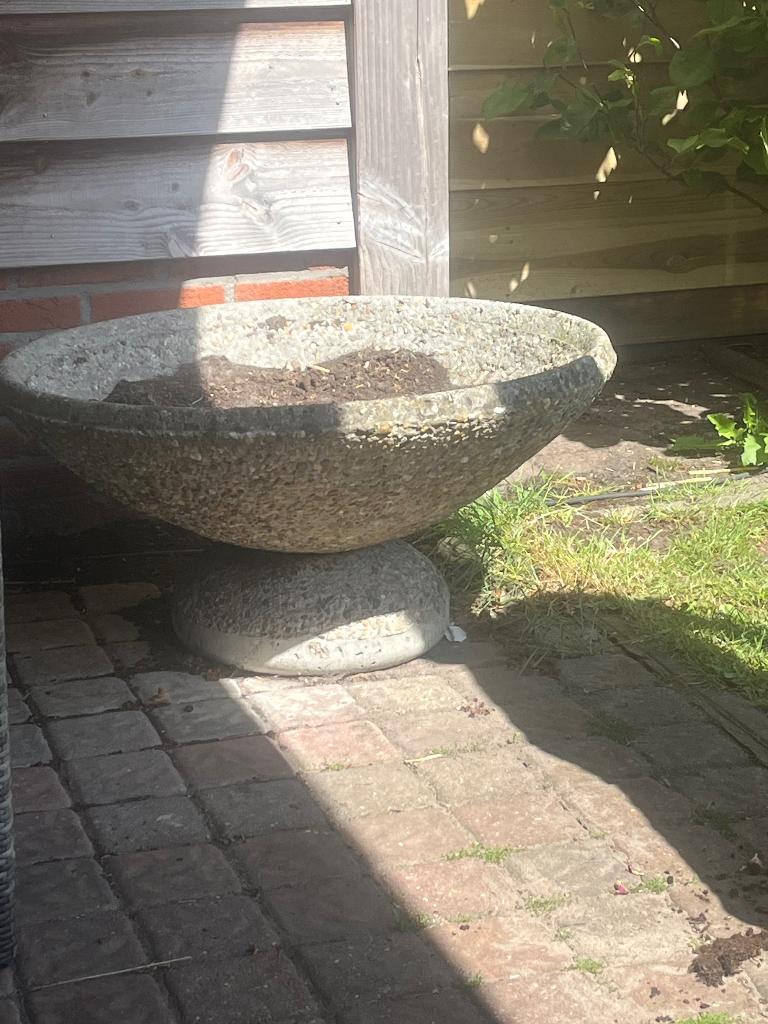 Betonnen bloempot, Tuin en Terras, Ophalen, 40 cm of meer, Rond, Zo goed als nieuw