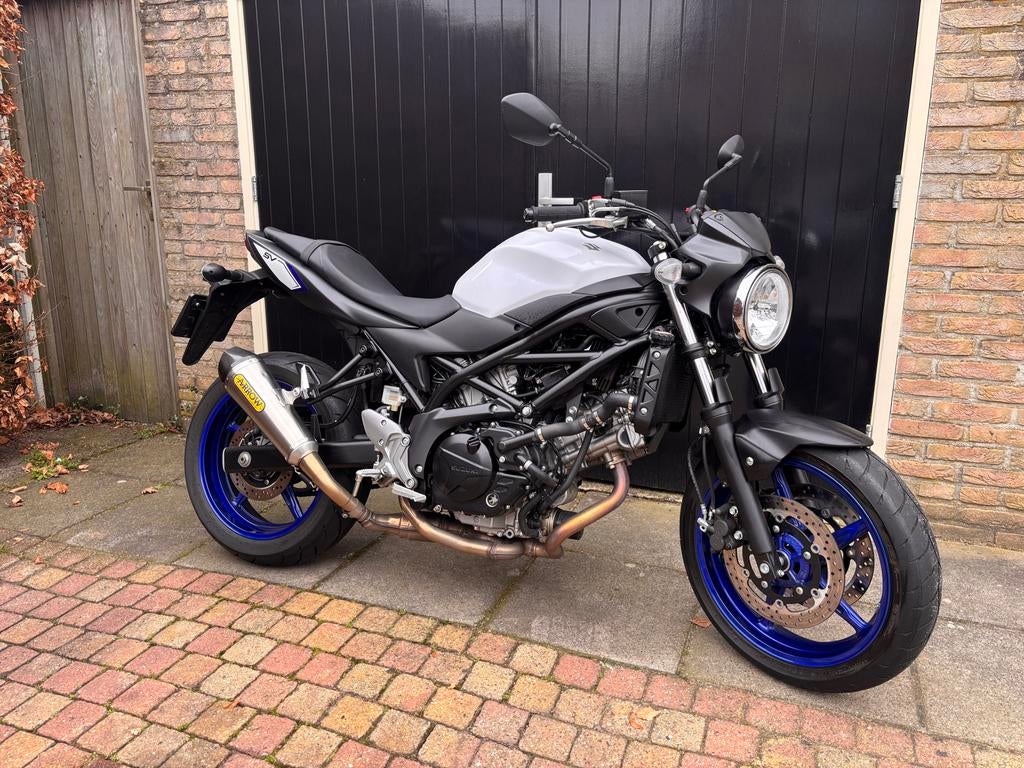 Suzuki SV 650 met Arrow - Slechts 3.896 km - Nieuwstaat!, 2 cilinders, Sportuitlaat, Particulier, Meer dan 35 kW