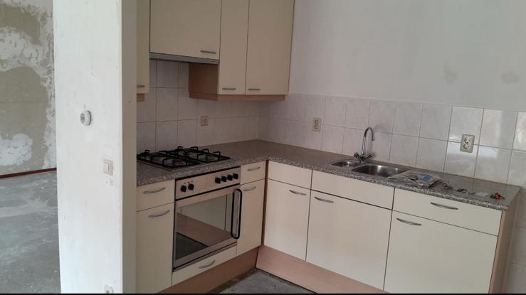 Keuken met oven en gasfornuis+afzuigkap, Ophalen, Gebruikt, Kunststof, Hoekkeuken