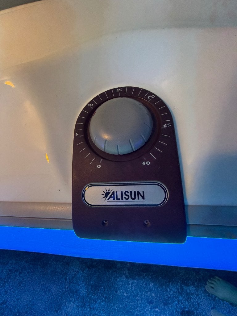 Alisun zonnehemel met bed, Ophalen, Zo goed als nieuw, Zonnebank enkelzijdig, 10 tot 15 lampen