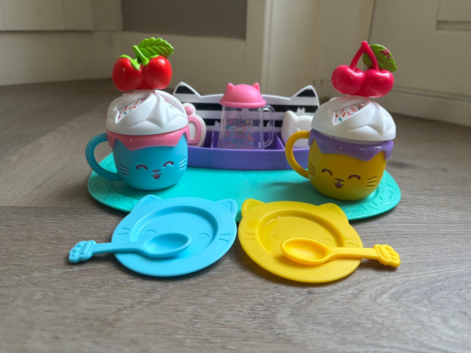 Gabby’s Poppenhuis - Serviesset, Ophalen of Verzenden, Zo goed als nieuw, Kunststof, Speelkeuken-accessoire