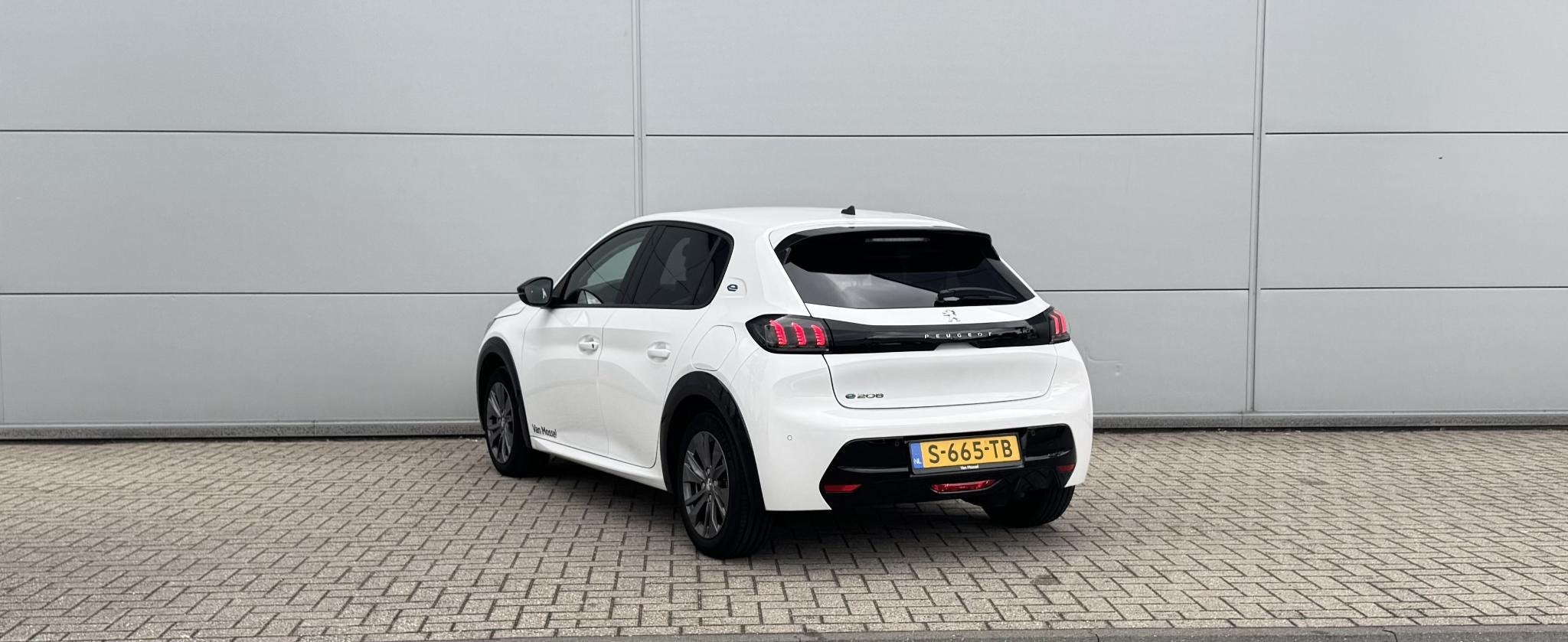 Peugeot e-208 EV Allure 50 kWh | Parkeersensoren | Navi | Cr, Auto's, 12 maanden, 136 pk, Leder en Stof, Wit