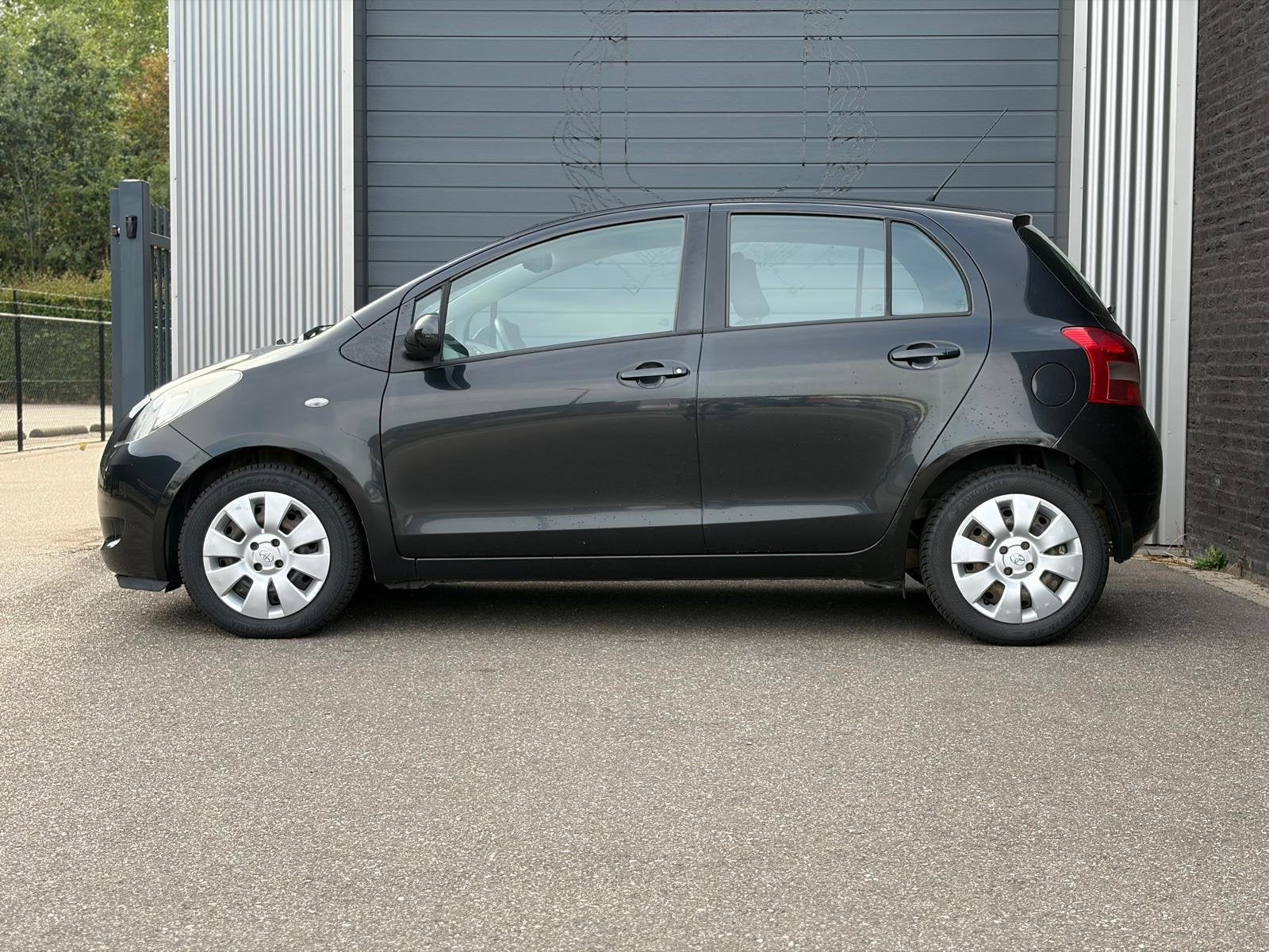Toyota Yaris 1.3 VVTi Sol Airco|Nap, Voorwielaandrijving, Emergency brake assist, Stof, 4 cilinders