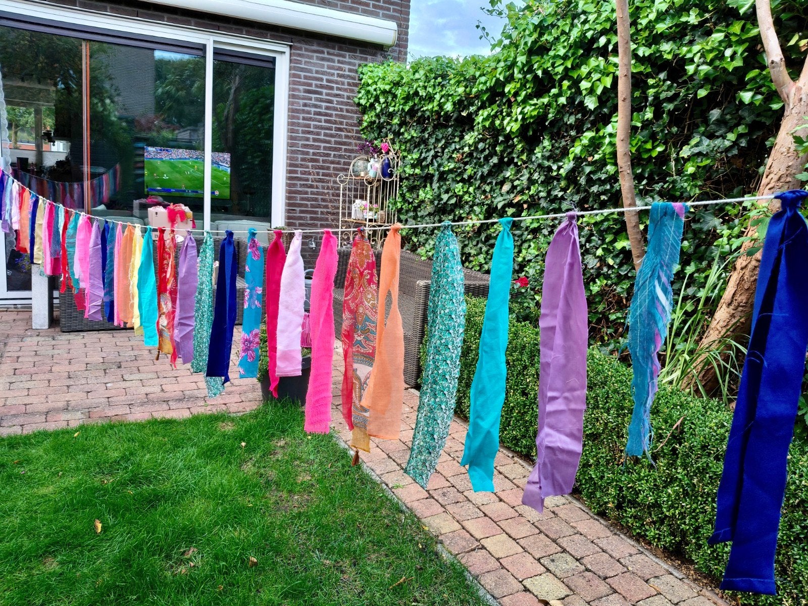 Bonte linten slinger - 7 mtr, Ophalen of Verzenden, Nieuw, Versiering, Verjaardag