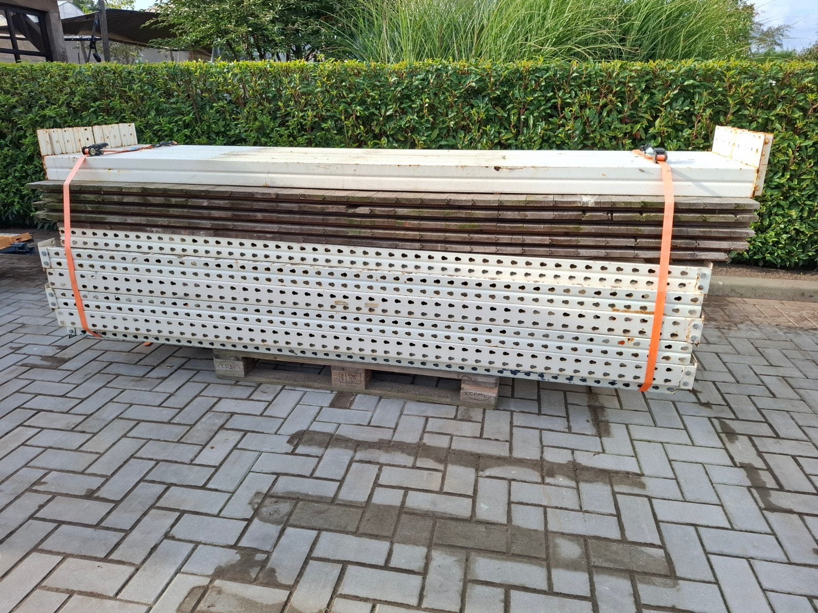Pallet/Grootvakstelling: 6 staanders, 10 liggers, 5 vlonders, Ophalen