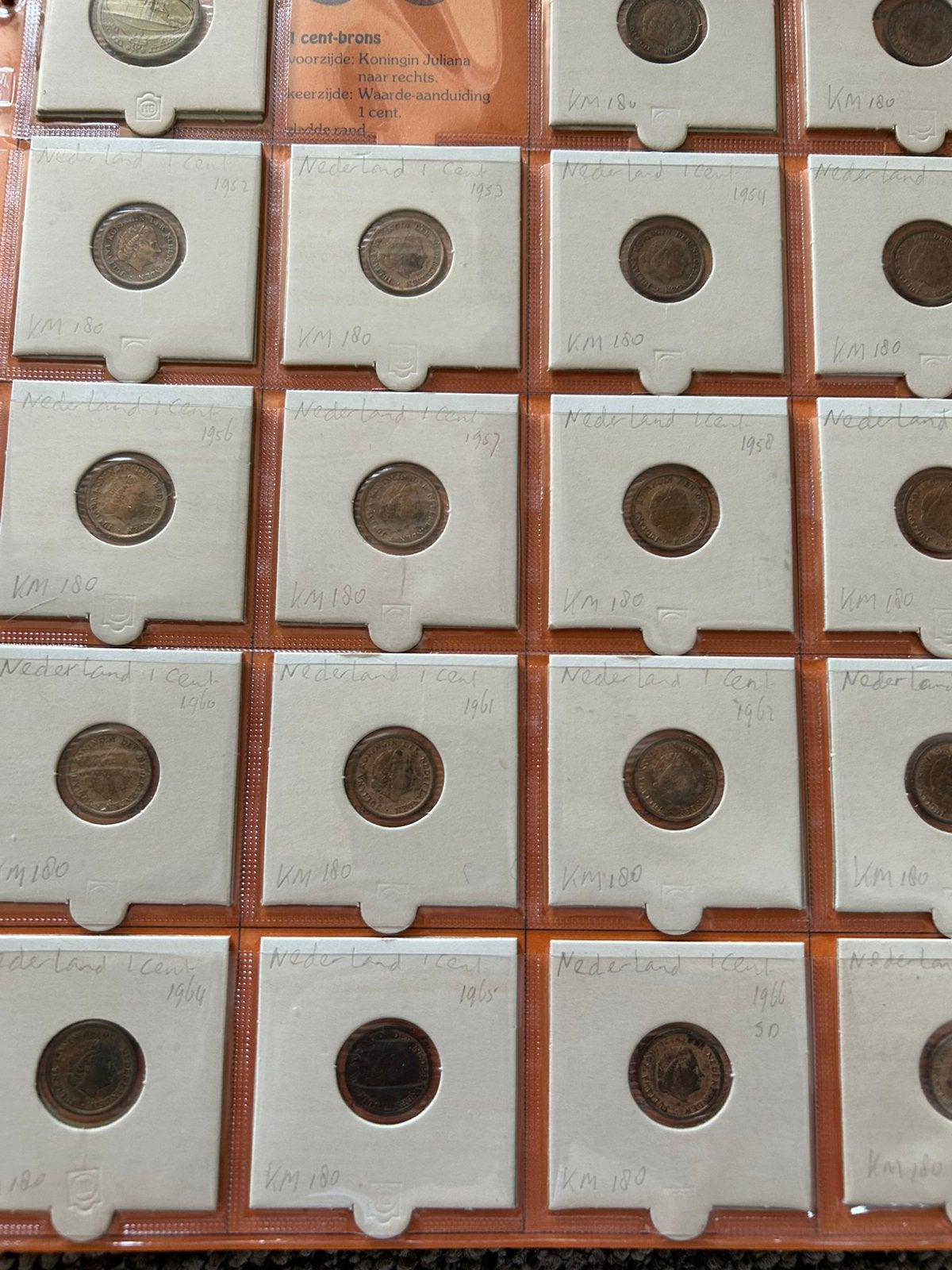 Album met 145 munten uit Nederland., Verzenden, Koningin Beatrix