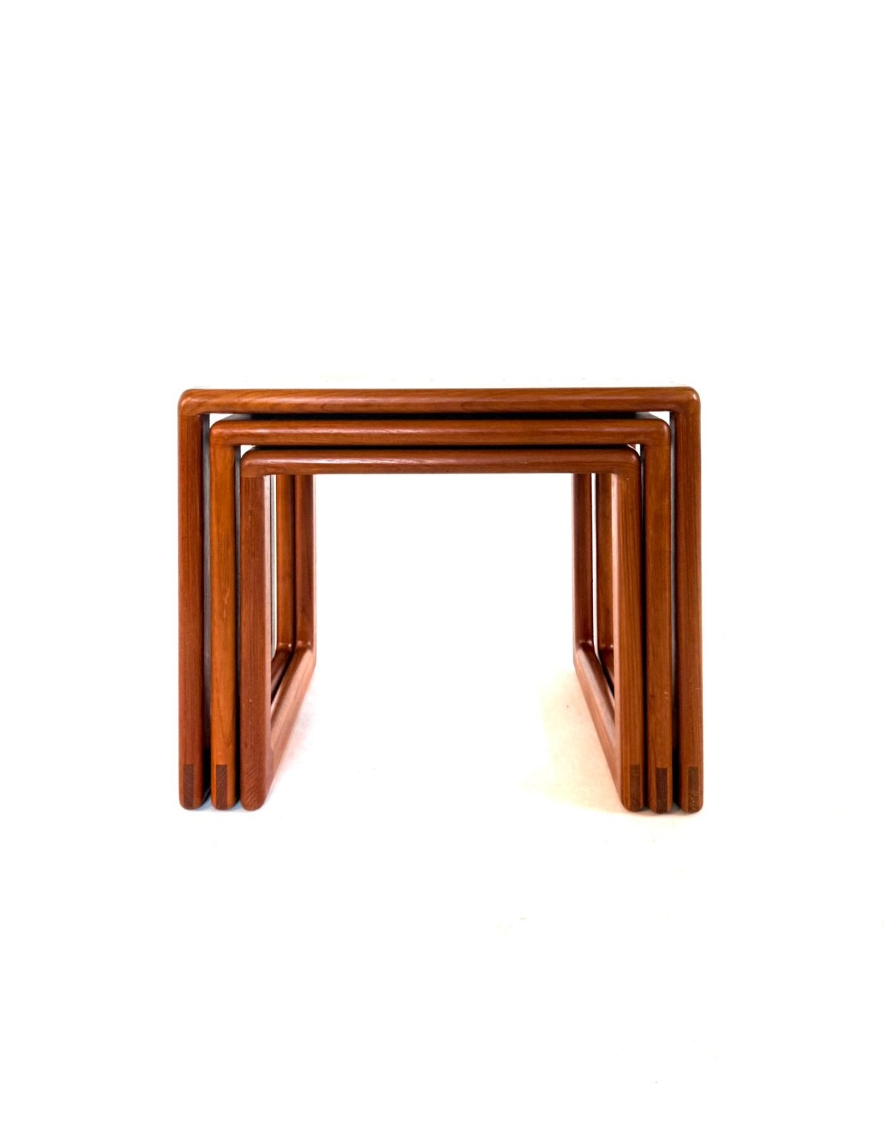Vintage teakhouten set nesting tables, Dyrlund ‘70, Dyrlund, Vintage retro buisframe design rotan webbing papercord deens, Dyrlund