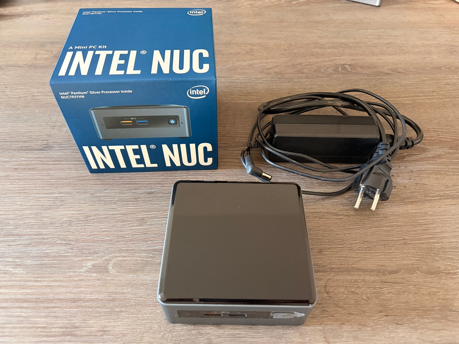 Intel NUC7PJYHN2 mini pc, quad core, 8GB RAM, 250GB SSD, Computers en Software, 2 tot 3 Ghz, 8 GB, Ophalen of Verzenden, Zo goed als nieuw