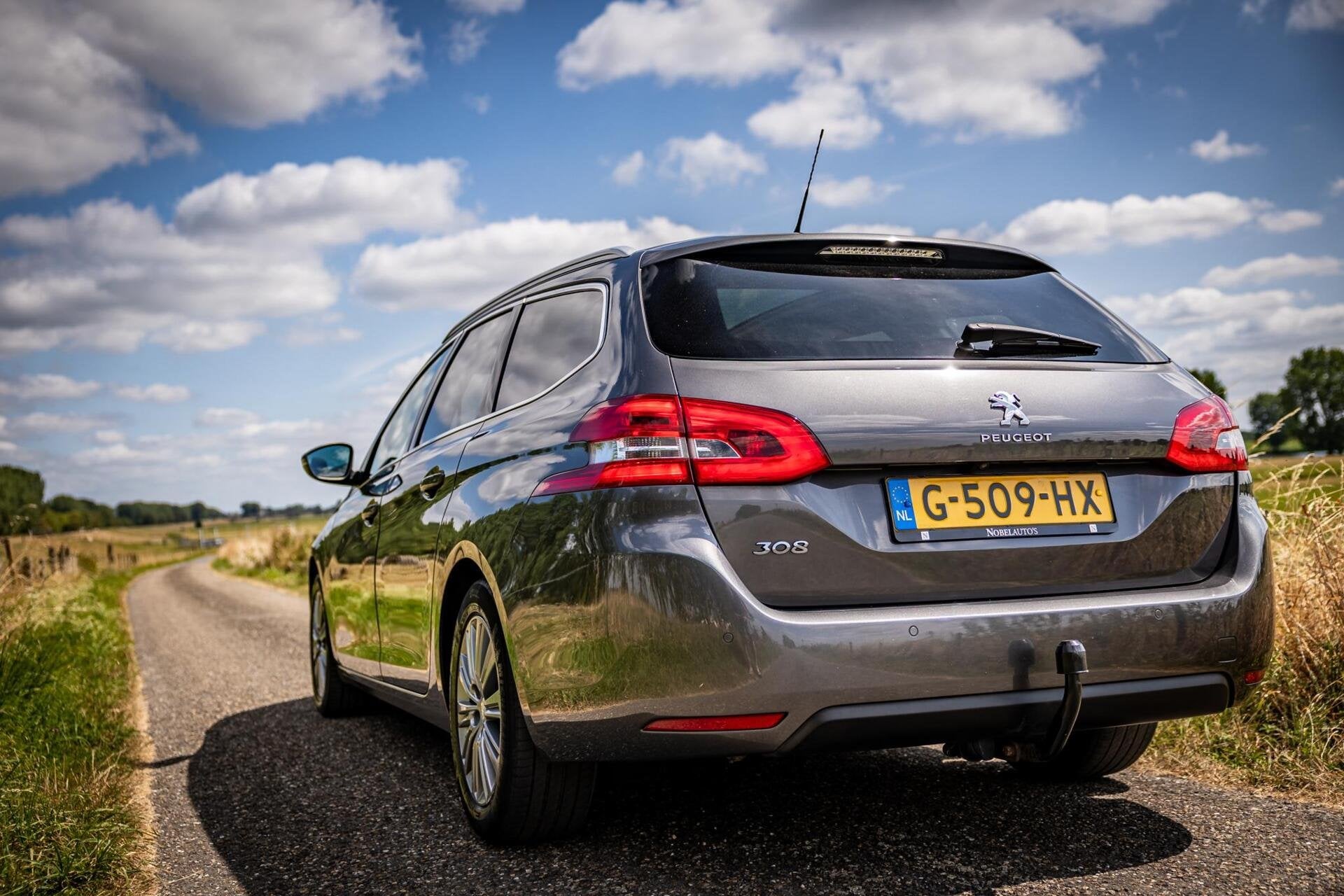 Peugeot 308 SW 1.2 PureTech Blue Lease Allure |Pano |Dist vv, Voorwielaandrijving, Gebruikt, Euro 6, 1199 cc