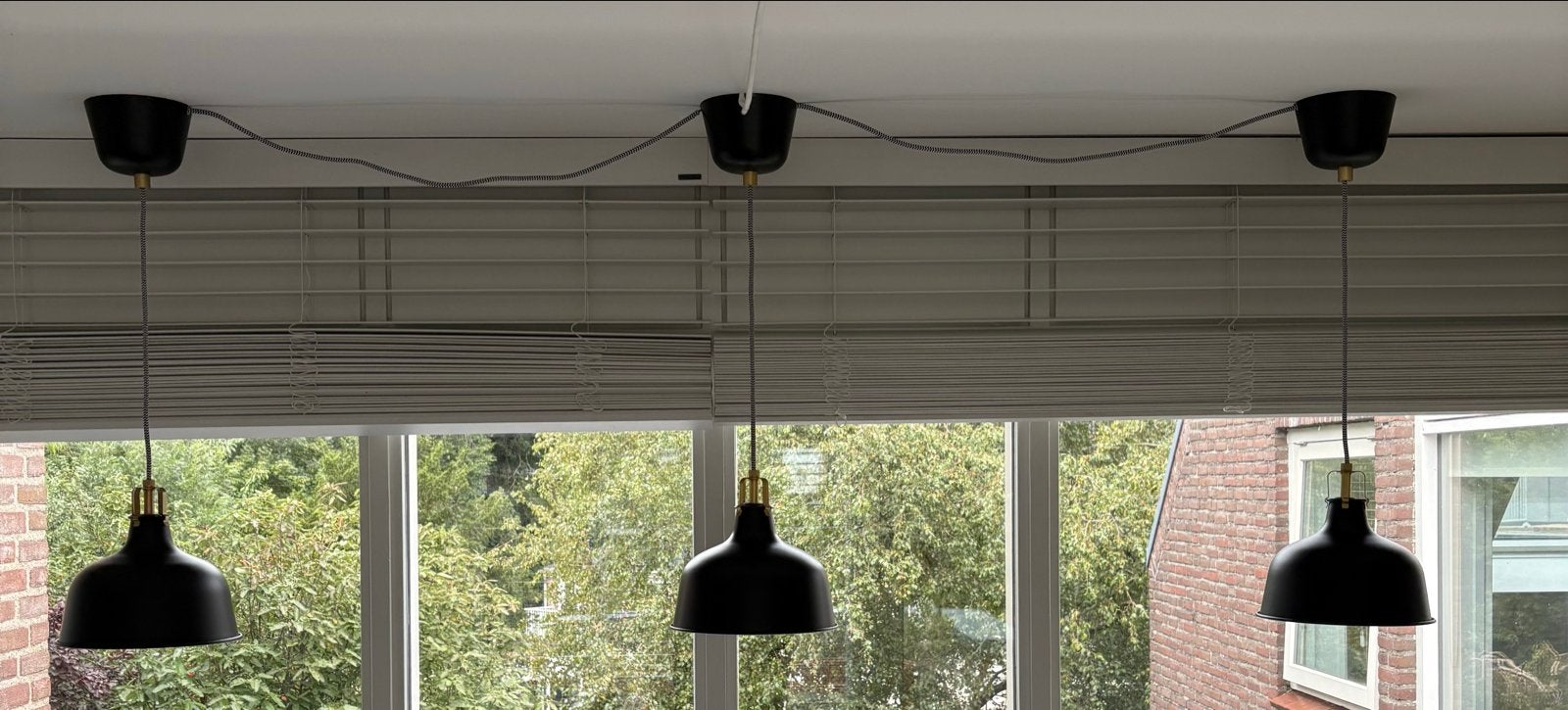 Set van 3 zwarte industriële hanglampen met gouden accent, Ophalen, Zo goed als nieuw, Metaal, E27 (groot)