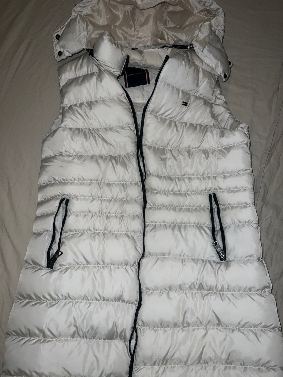 Tommy Hilfiger lange bodywarmer, Verzenden, Gedragen, Maat 42/44 (L), Wit