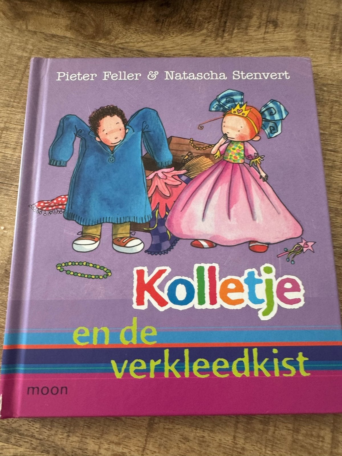 Kolletje en de verkleedkist - Pieter Feller & Natascha Stenv, Ophalen, Zo goed als nieuw, Fictie algemeen