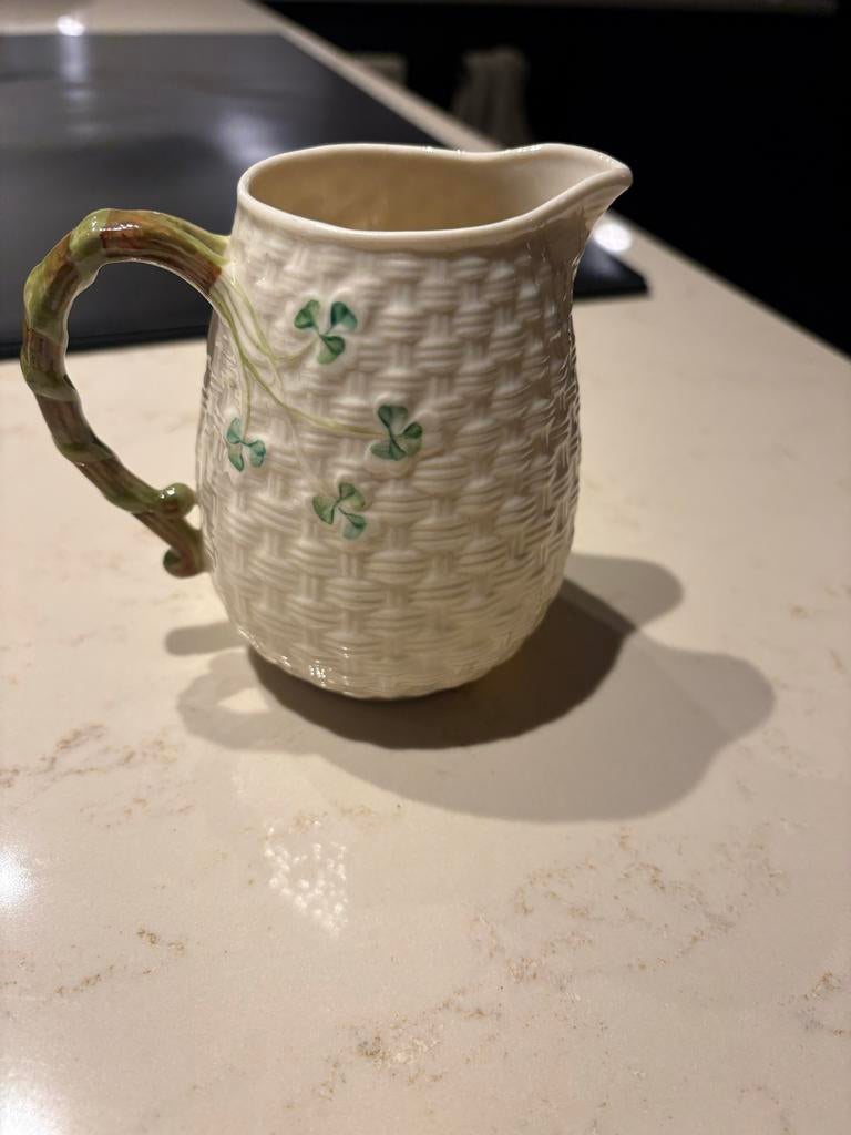 Vintage Belleek Ierse Melkkan met Klaverblad Decoratie, Antiek en Kunst, Ophalen of Verzenden