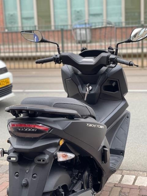 Kymco Skytown Scooter 45KM 50cc 2026 E5+ ( Kymco ), Fietsen en Brommers, Nieuw, 50 cc, Kymco