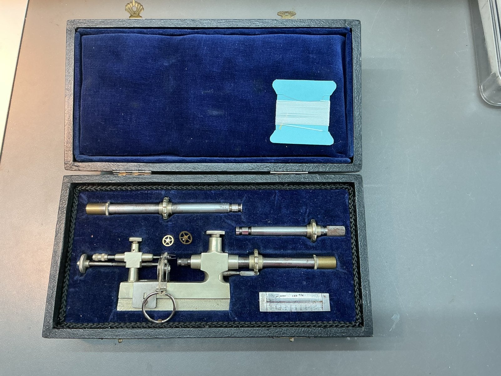 Antieke Tappenbank Horlogemakersgereedschap in Kist, Ophalen of Verzenden