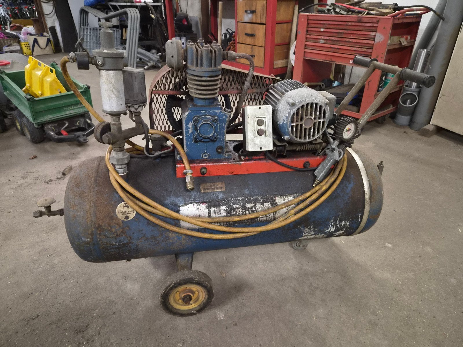Gebruikte UARI Compressor - Robuust en Mobiel, Doe-het-zelf en Verbouw, Ophalen, Gebruikt, 400 tot 800 liter/min, Mobiel