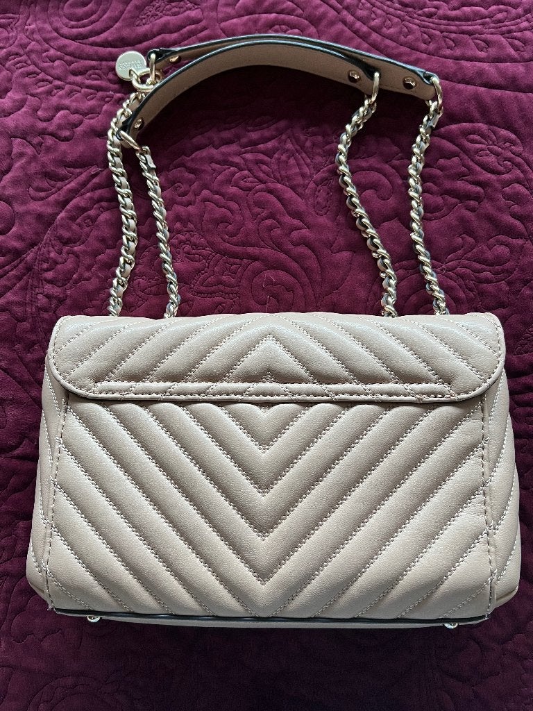 GUESS Kaillah beige schoudertas zgan, Sieraden, Tassen en Uiterlijk, Tassen | Schoudertassen, Ophalen of Verzenden, Zo goed als nieuw