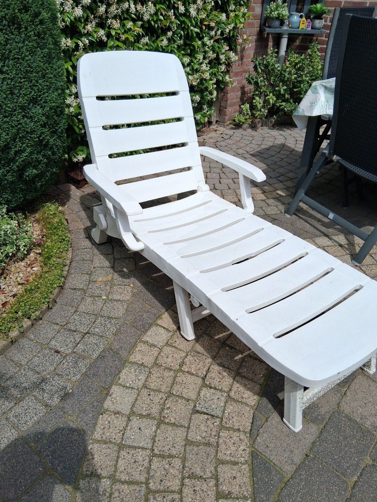 Mooi ligbed met kussen en kussenhoes, Tuin en Terras, Ophalen, Gebruikt, Kunststof, Verstelbaar