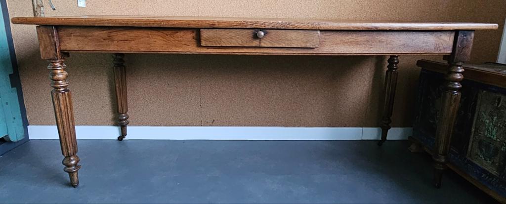 Vintage houten tafel/bureau op wieltjes met lade, Huis en Inrichting, Tafels | Sidetables, Ophalen, Gebruikt, 150 tot 200 cm, Rechthoekig