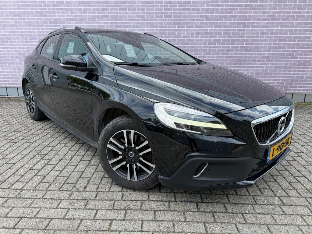 Volvo V40 Cross Country 1.5 T3 Momentum | Navigatie | Blueto, 12 maanden, Leder en Stof, Zwart, Bedrijf