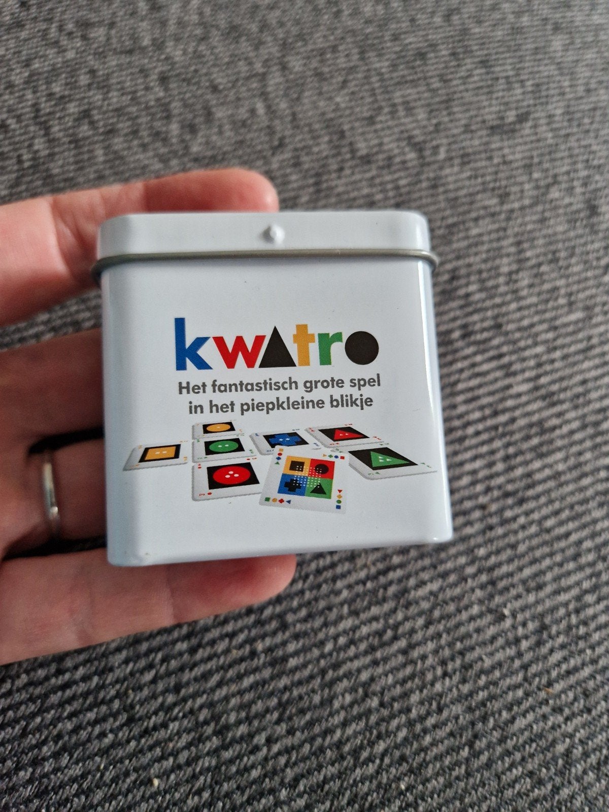 Kwatro: Het fantastisch grote spel in het piepkleine blikje, Een of twee spelers, Ophalen of Verzenden, Zo goed als nieuw, Onbekend