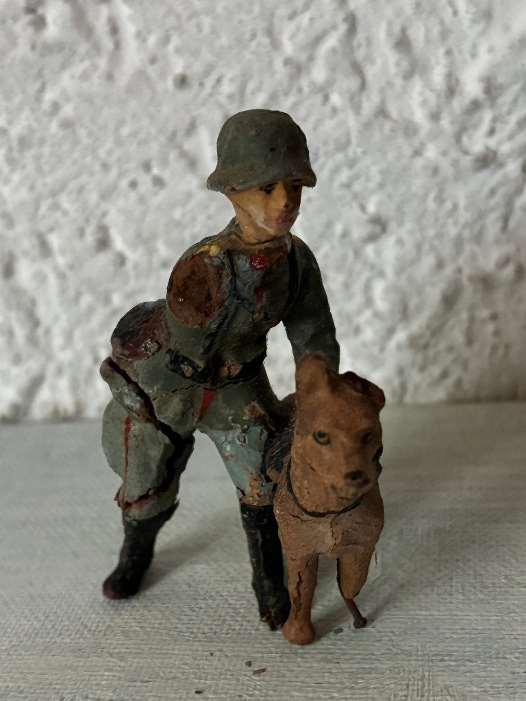 Vintage antiek Elastolin soldaat met hond - beschadigd, Ophalen of Verzenden