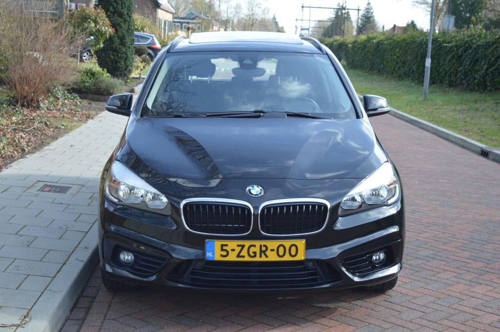 BMW 2-serie Active Tourer 218d Exe Org NL/NAP1ste-eigenaar/p, Stof, 4 cilinders, 150 pk, Zwart