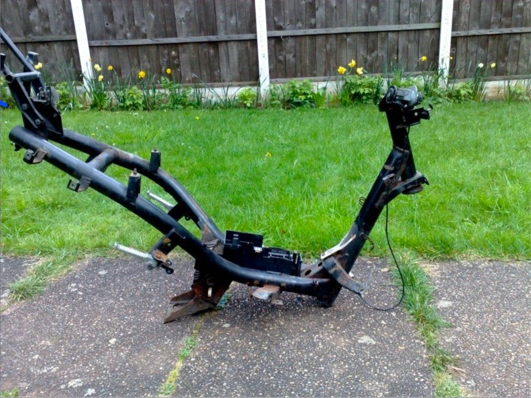 GEZOCHT: Peugeot speedfight 2 frame zonder wok snor of brom, Fietsen en Brommers, Ophalen of Verzenden, Gebruikt, Peugeot