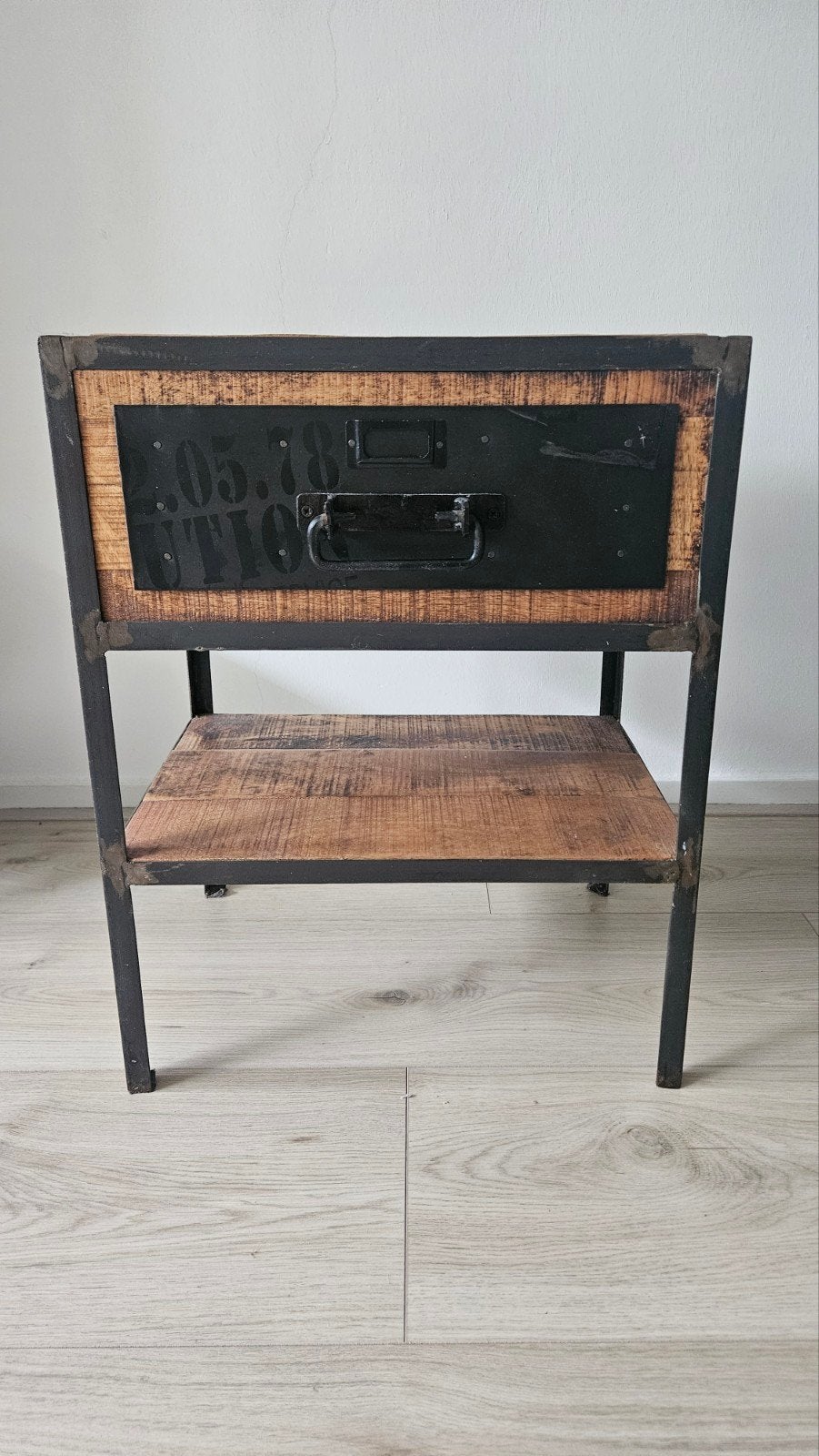 Industrieel nachtkastje van hout en metaal, Ophalen, Gebruikt, Minder dan 45 cm, 55 tot 70 cm