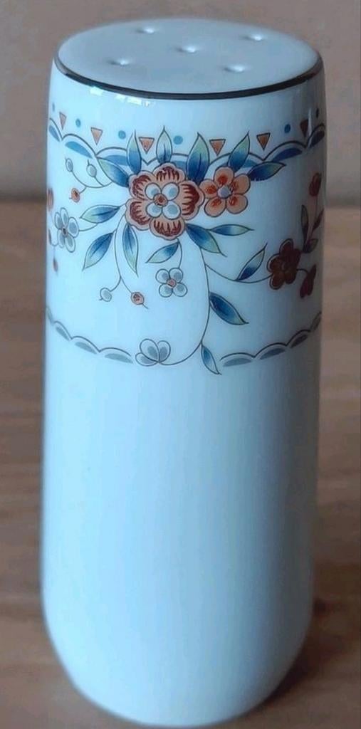 WIT PORSELEINEN ZOUTVAATJE MET BLOEMEN*STROOIER, Verzenden, Overige typen, Zo goed als nieuw, Overige stijlen