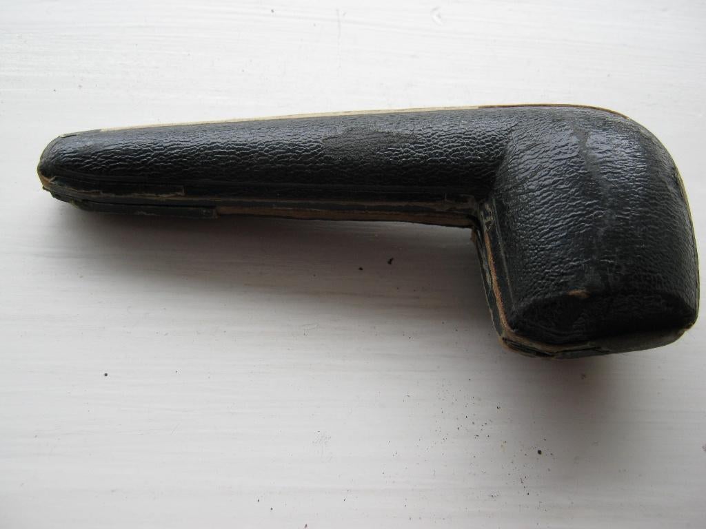 Antieke Houder met een pijp, Verzamelen, Rookartikelen, Aanstekers en Luciferdoosjes, Verzenden, Gebruikt, (Water)pijp