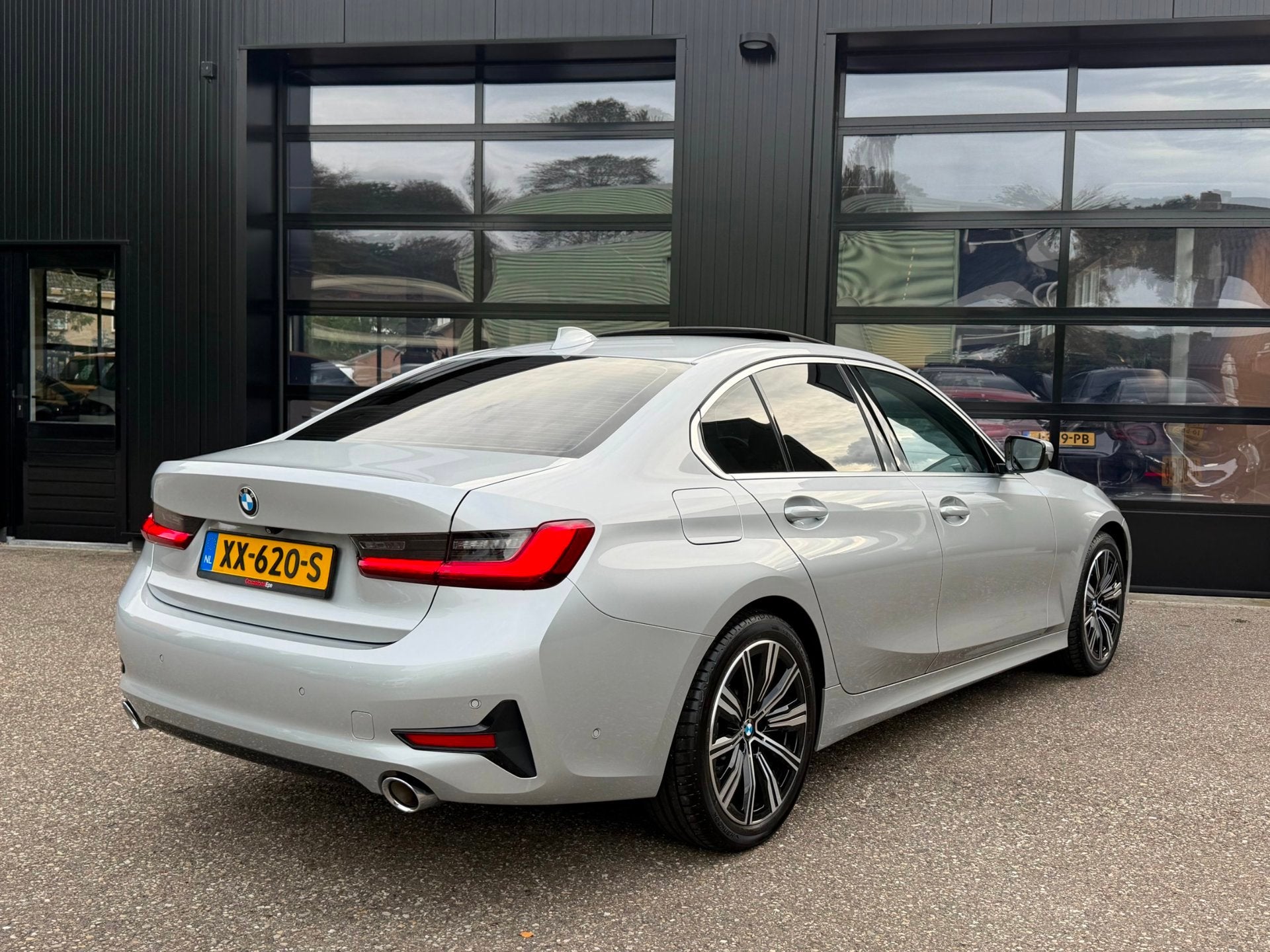 BMW 3-Serie 330i Sport Line Schuifdak Headup Live Cockpit, Auto's, Automaat, Achterwielaandrijving, Gebruikt, Euro 6